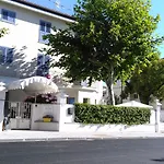 Ξενοδοχείο Petit 3*